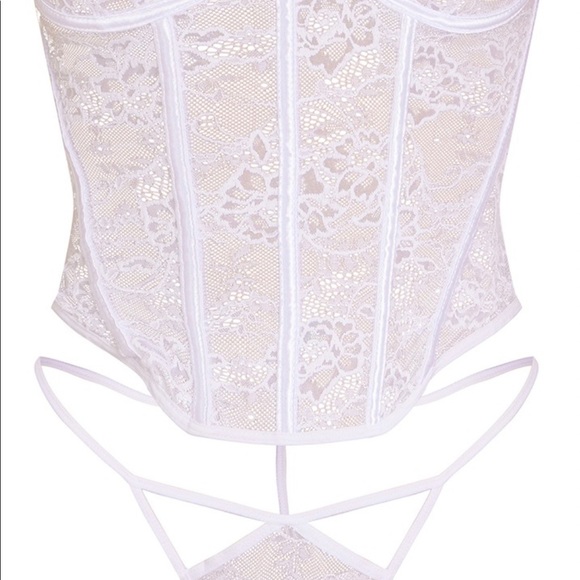 White sweetheart boned lace corset. - Picture 3 of 12